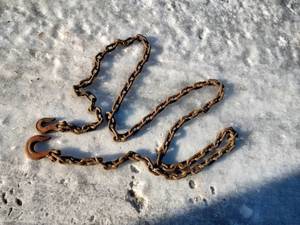 lot 26 image: 12 chain