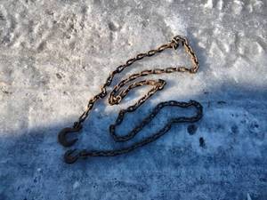 lot 27 image: 12 chain