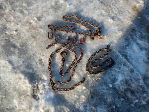 lot 39 image: chain and chain hooks