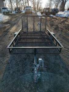 lot 41 image: Utility Trailer
