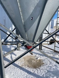 lot 4 image: 18 ton Feed Bin