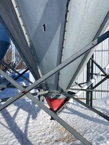 lot 3 image: 18 ton Feed Bin