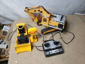 Remote Control Caterpillar Dozer and Excavator