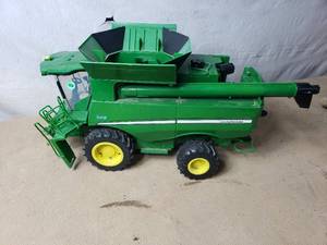 Plastic John Deere Combine