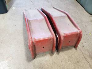 lot 4 image: Pair of Car Ramps