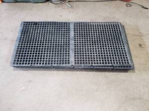 lot 7 image: Floor Grating