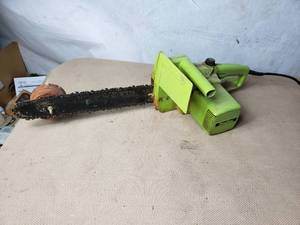 lot 9 image: Poulan Electric Chain Saw