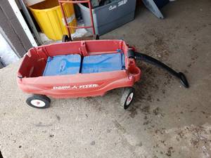 lot 12 image: Plastic Radio Flyer Wagon Like New