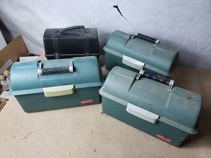 lot 22 image: Tote with 4 Lunch Boxes in It