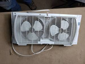 lot 25 image: Window Fan