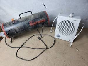 lot 26 image: 2 Electric Heaters - Holmes and Heat Cannon