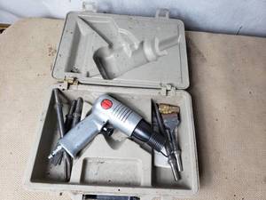 lot 32 image: Craftsman High Speed Air Hammer