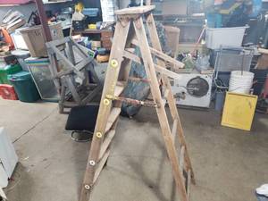 lot 48 image: Wooden Step Ladder