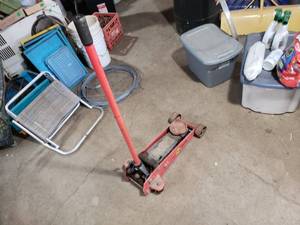 lot 54 image: Craftsman 3 Ton Hydraulic Floor Jack