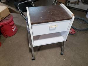lot 60 image: Small Rolling Table