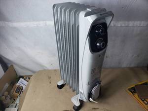 lot 63 image: Comfort Zone Electric Heater
