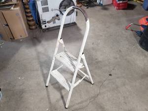 lot 64 image: Folding Step Stool