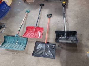 lot 65 image: Snow Shovels