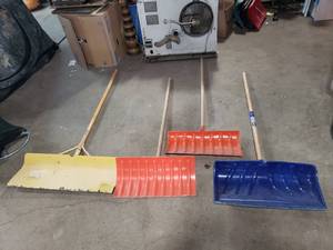 lot 66 image: Snow Shovels
