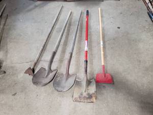 lot 77 image: Shovels, Ice Scraper, Hoe