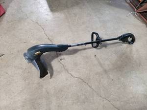 lot 95 image: Electric Craftsman Weed Whip