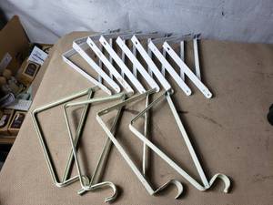 lot 110 image: Shelf Brackets