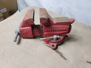 lot 115 image: Craftsman Bench Vise - New