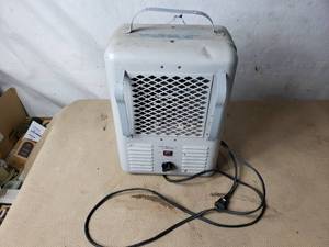 lot 118 image: Milk House Heater