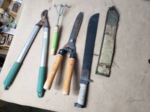 lot 127 image: Hand Trimmers and Machete