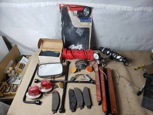 lot 138 image: Trailer Lights and Other Vehicle Items