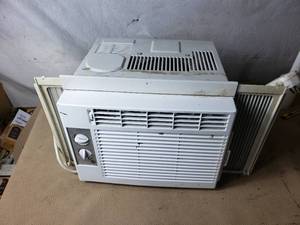 lot 147 image: 5050 BTUHR Window Air Conditioner