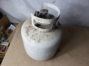 lot 171 image: 20# Propane Tank