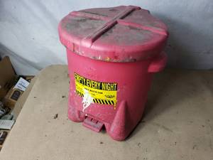 lot 179 image: Biohazard Step Lid Can
