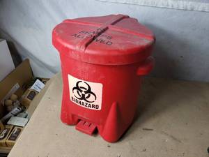 lot 180 image: Biohazard Step Lid Can