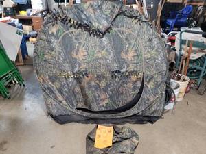 lot 184 image: Ameristep Hunting Blind