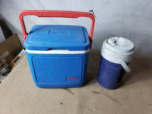 lot 189 image: Small Cooler and Water Jug
