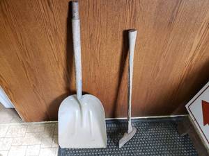 lot 83 image: Scoop Shovel and Splitting Maul
