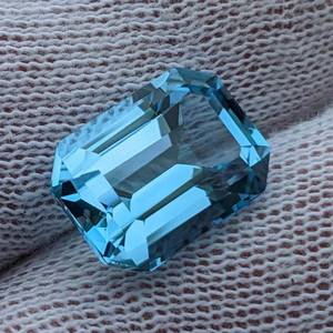 Massive and Beautiful  18.05 Carat Natural Blue Topaz Gemstone $1000 Retail VIDEO