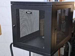lot 837 image: Tripp-Lite SmartRack SR12UB Enclosure