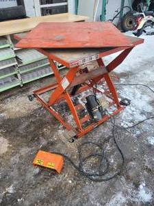 lot 6 image: Presto WXS36-15 Rotating Platform Scissors Lift on Castors
