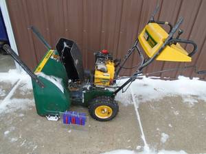 lot 101 image: Yard Man 22 5 hp snow blower. Good used condition. Tested & works. As shown.