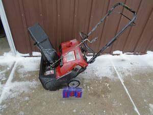 lot 103 image: Murray 20 3 hp snow thrower. Used condition. Tested & works. As shown.