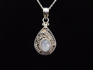 lot 10 image: .925 Sterling Silver Moonstone Cabochon Pendant Necklace