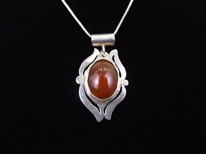 lot 29 image: .925 Sterling Silver Carnelian Cabochon&nbspPendant&nbspNecklace