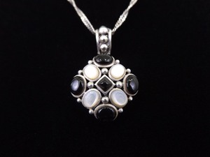 lot 39 image: .925 Sterling Silver Mother of Pearl and Black Onyx Pendant Necklace