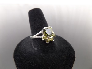 lot 64 image: .925 Sterling Silver Peridot Crystal Heart Ring Size 9