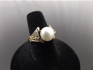 lot 74 image: .925 Sterling Silver Genuine Pearl Crystal Vermeil Ring Size 7.25