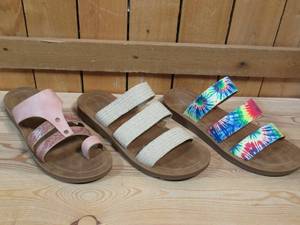 lot 1 image: 3 Pairs of Womens Corkys Sandals, Size 10