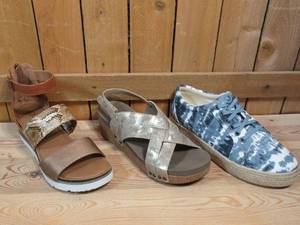lot 4 image: 3 Pairs of Womens Boutique by Corkys, Size 10