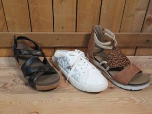 lot 8 image: 3 Pairs of Womens Boutique by Corkys, Size 9